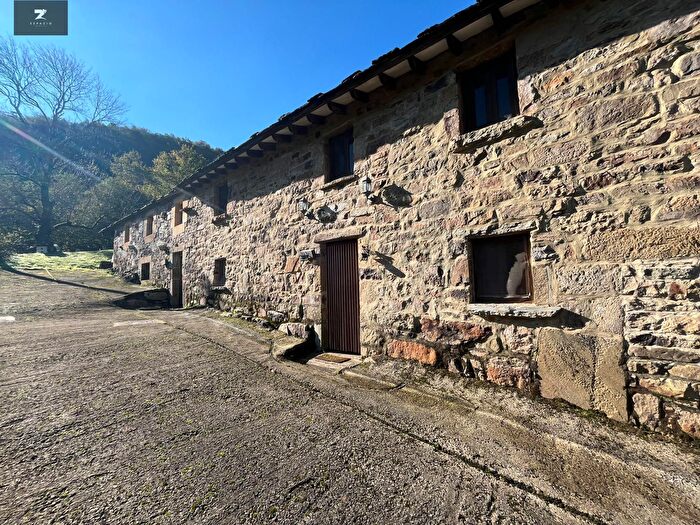 Casa en venta de 6 habitaciones, Vega de Pas, Cantabria