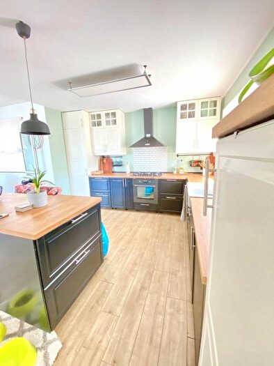 Casas en venta y pisos alquiler - 3