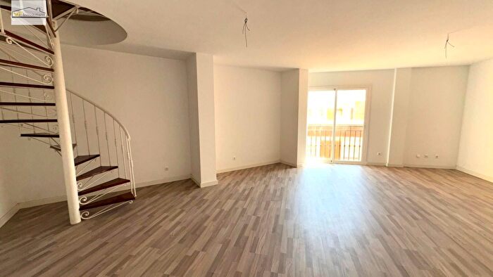 Piso de 4 habitaciones en venta en Centro, Perchel Norte