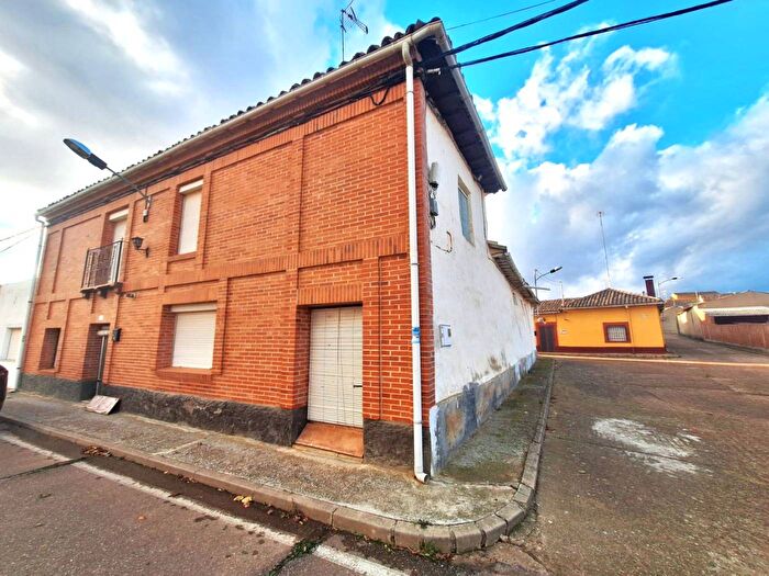 Casa de 5 habitaciones en venta en Castilla y León, Valladolid