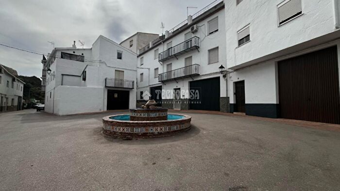 Casa en venta de 3 habitaciones, Cambil, Jaén