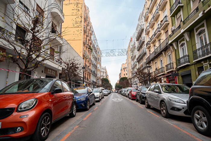 LEixample, Russafa: Piso en venta de 4 habitaciones
