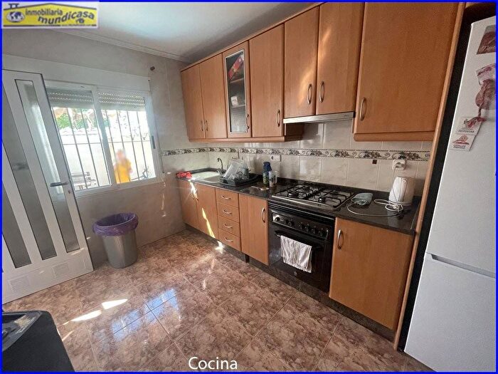 Casas en venta y pisos alquiler - 3