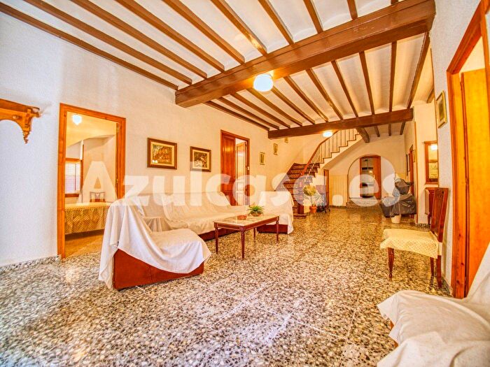 Casas en venta y pisos alquiler - 3