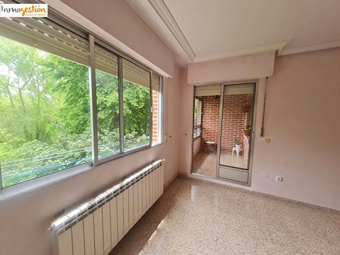 Casas en venta y pisos alquiler - 3