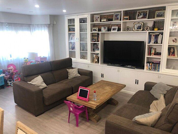 Casas en venta y pisos alquiler - 3