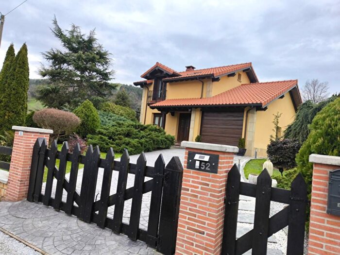 Casa de 3 habitaciones en venta en Villafufre, Cantabria