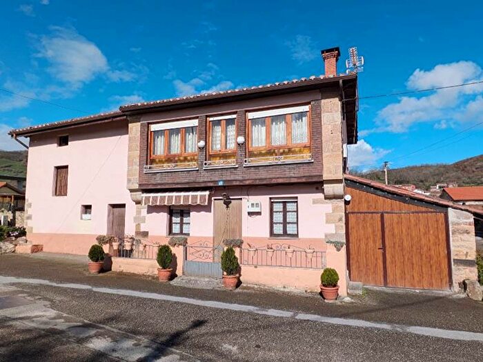 Casa en venta de 3 habitaciones en Arenas de Iguña, Cantabria
