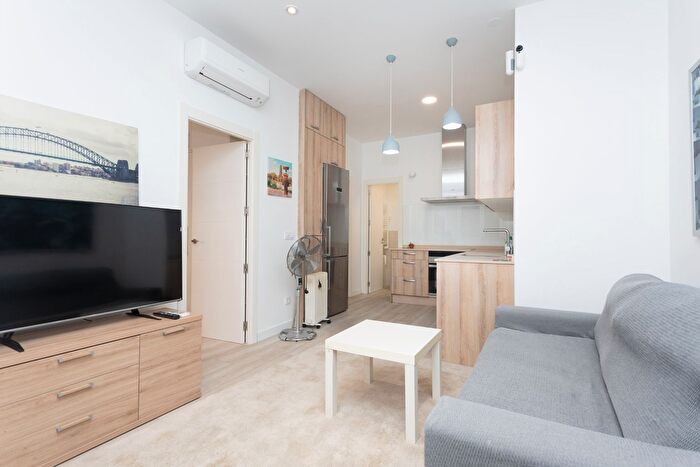 Piso en venta de 2 habitaciones en Tetuán, Valdeacederas