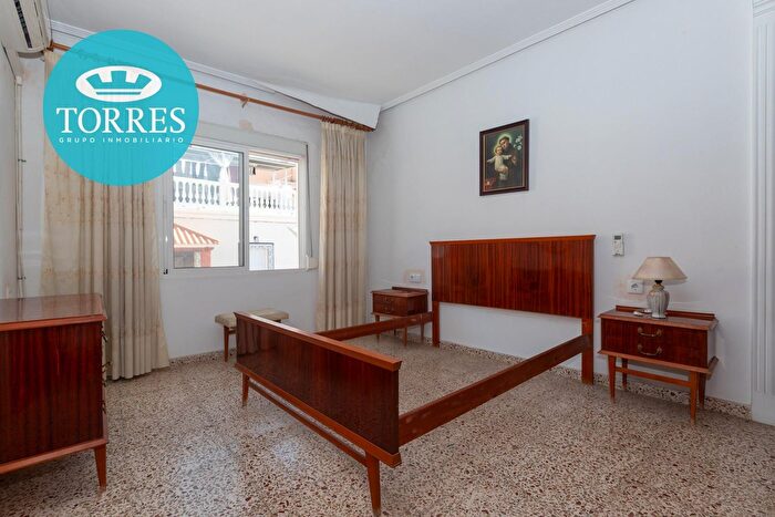 Casas en venta y pisos alquiler - 3