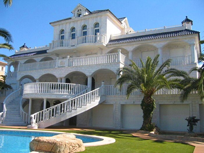 Casa en venta de 14 habitaciones en Comunitat Valenciana, Alicante