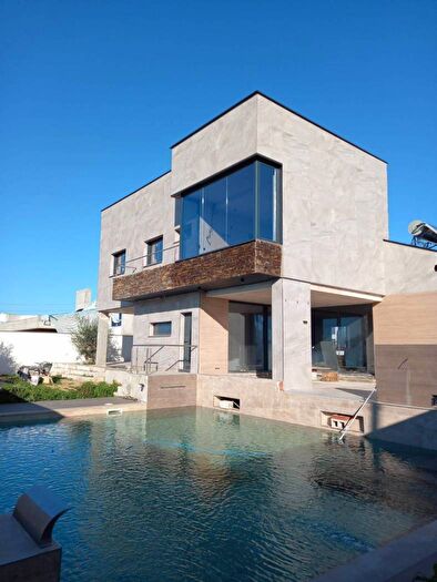 Andalucía, Sevilla: Casa en venta de 4 habitaciones