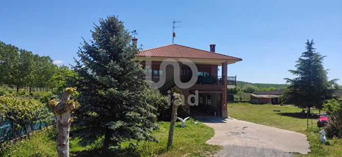 Casa de 4 habitaciones en venta en Turcia, León