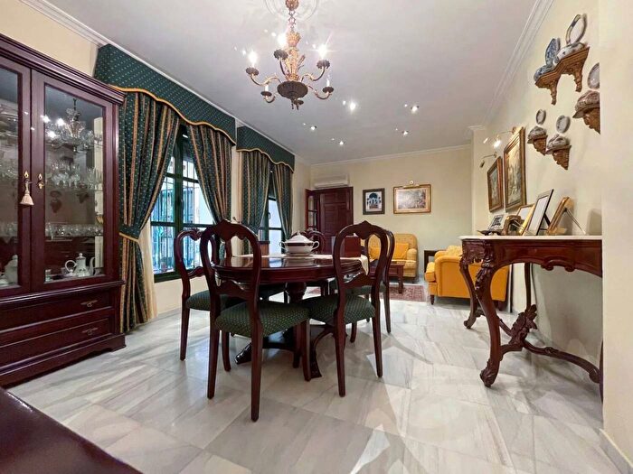 Andalucía, Sevilla: Casa en venta de 4 habitaciones