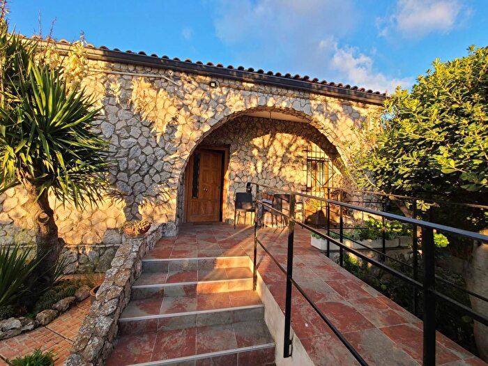 Castilla y León, Valladolid: Casa en venta de 4 habitaciones