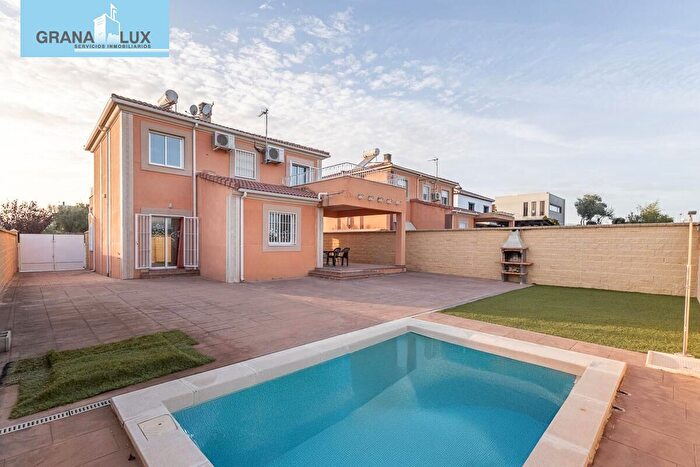 Casa en venta de 4 habitaciones: Atarfe, Granada