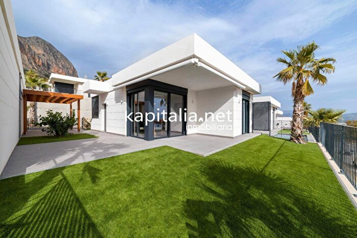 Casa en venta de 4 habitaciones en Comunitat Valenciana, Alicante