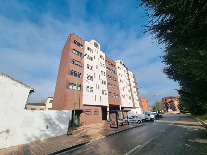 Piso en venta de 3 habitaciones en Capiscol Gamonal, Barriada Militar de Mayo Capiscol