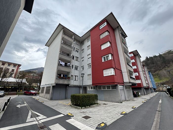 Piso de 3 habitaciones en venta en Urretxu, Gipuzkoa