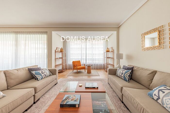 Piso de 5 habitaciones en venta en Chamberí, Almagro