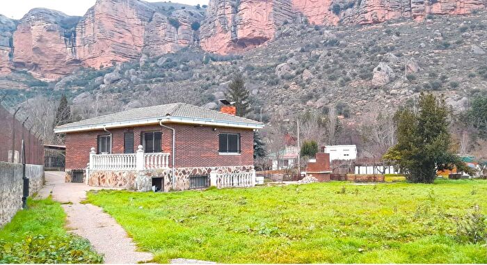 Casa en venta de 4 habitaciones: Viguera, La Rioja