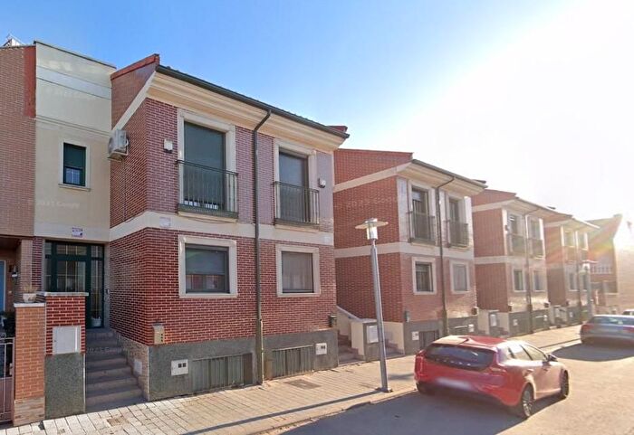 Casa en venta de 4 habitaciones: Cistérniga, Valladolid