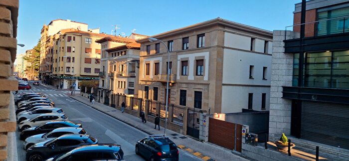 Casas en venta y pisos alquiler - 3