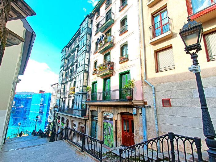 Piso de 2 habitaciones en venta en Ibaiondo, Casco Viejo