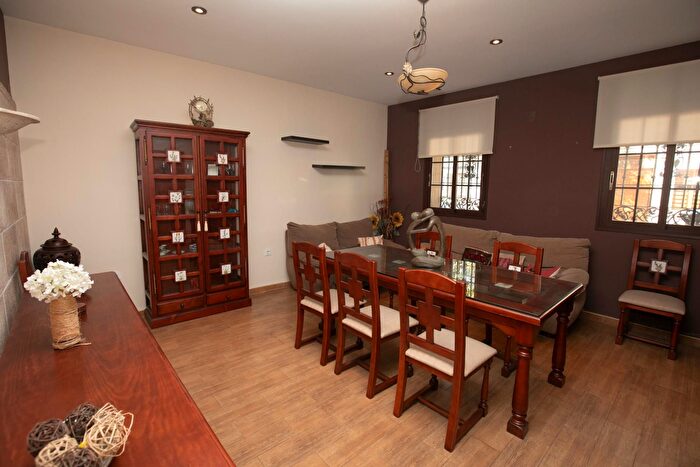 Casa de 3 habitaciones en venta en Sur, Campo de la Verdad Miraflores