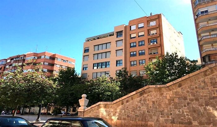 Piso en venta de 7 habitaciones, Centro, Mercado