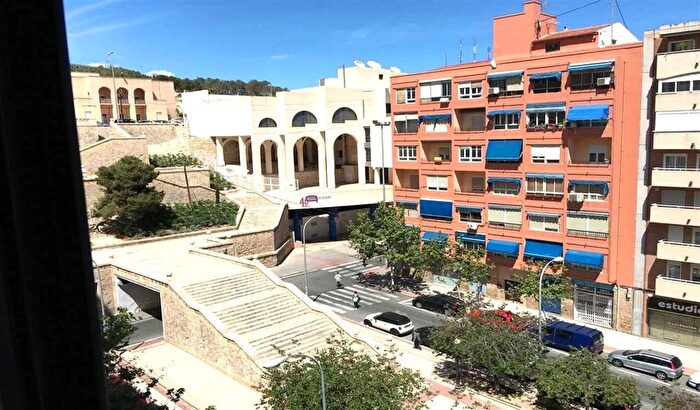 Casas en venta y pisos alquiler - 2