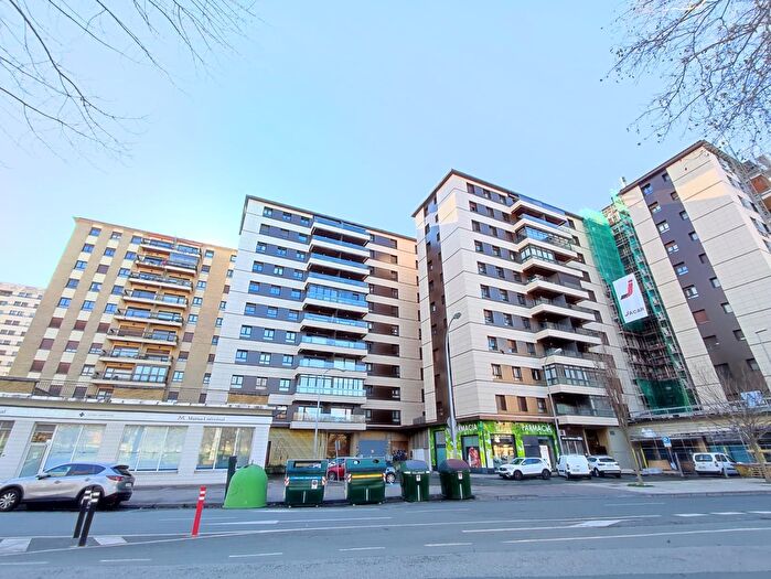 Piso de 4 habitaciones en venta en Iturrama, Pamplona Iruña