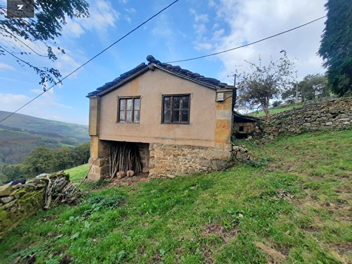 Casa en venta de 2 habitaciones en San Pedro del Romeral, Cantabria
