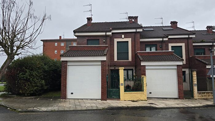 Casa de 4 habitaciones en venta en Grado, Asturias