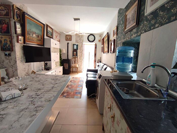 Casas en venta y pisos alquiler - 3
