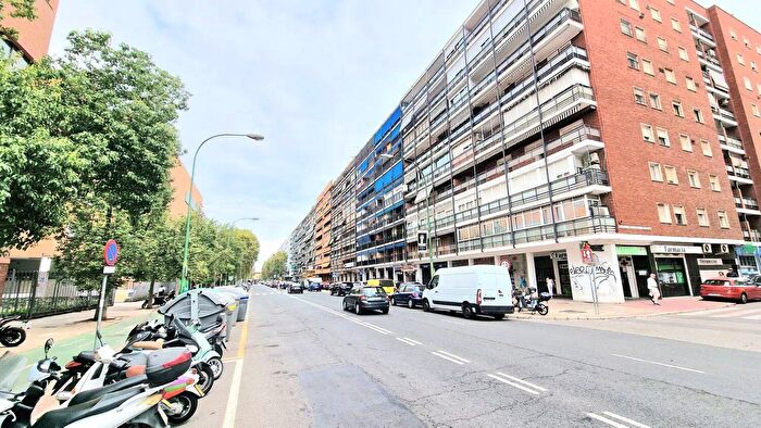 Piso en venta de 5 habitaciones en Andalucía, Sevilla
