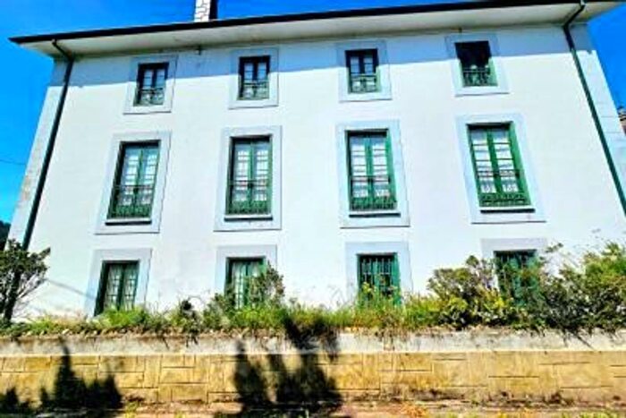 Casa de 8 habitaciones en venta en Navia, Asturias