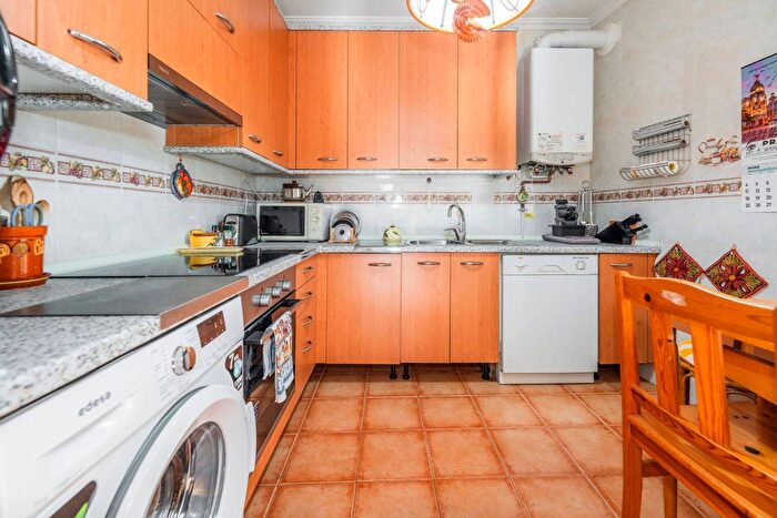 Casas en venta y pisos alquiler - 2