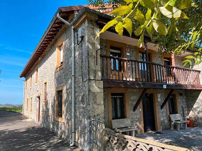 Casa en venta de 8 habitaciones en Entrambasaguas, Cantabria