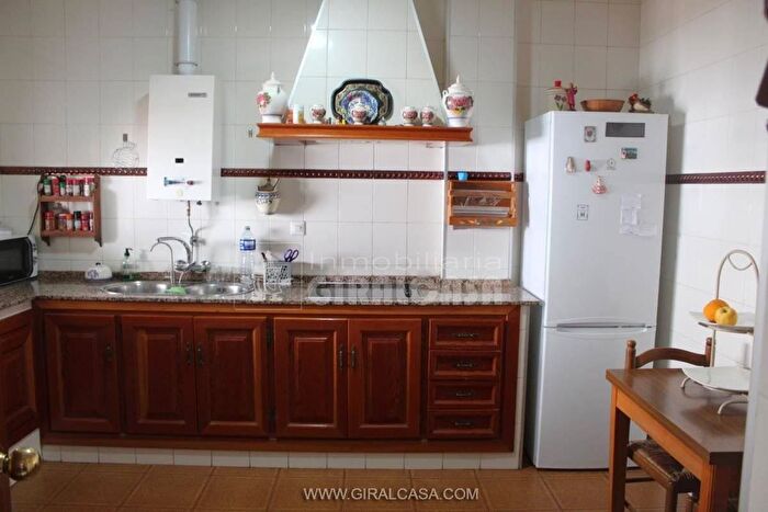 Casas en venta y pisos alquiler - 3