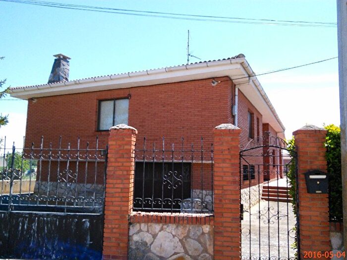 Casas en venta y pisos alquiler - 3