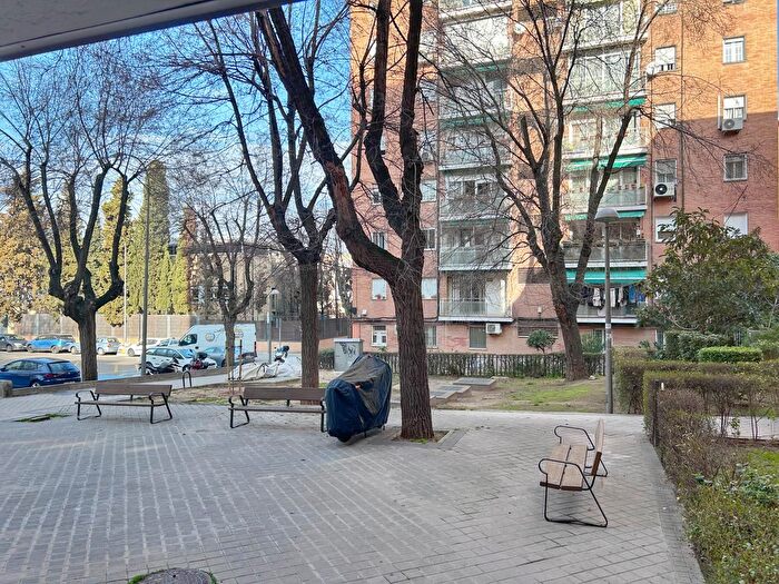 Piso de 3 habitaciones en venta en Moratalaz, Vinateros