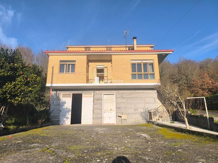 Casa en venta de 4 habitaciones, Vilar de Barrio, Ourense
