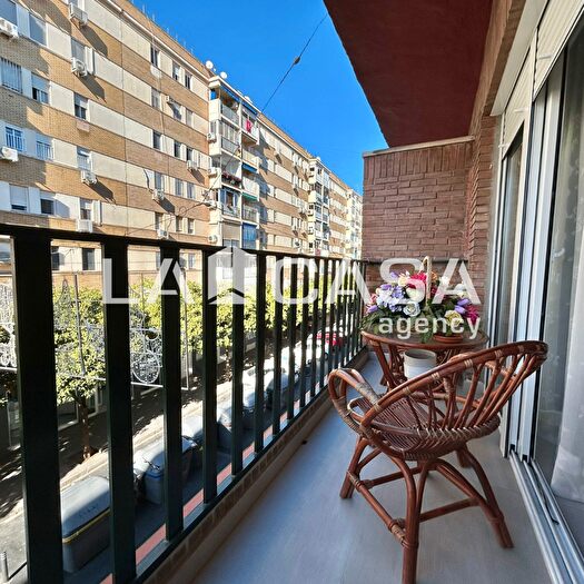 Piso de 3 habitaciones en venta en Macarena, Cruz Roja
