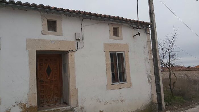 Casa en venta de 4 habitaciones: Fuentesaúco de Fuentidueña, Segovia