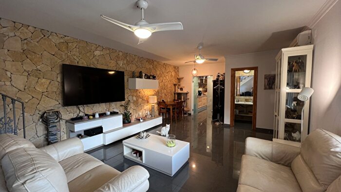Casas en venta y pisos alquiler - 3
