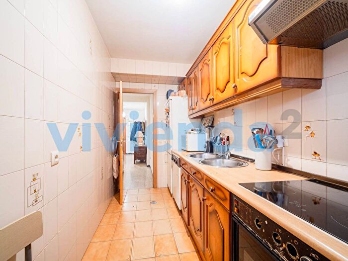 Casas en venta y pisos alquiler - 3