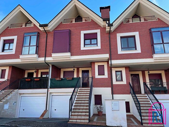 Casa en venta de 4 habitaciones: Sariegos, León