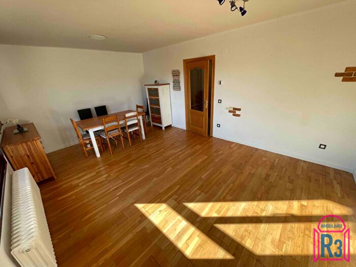 Casas en venta y pisos alquiler - 3