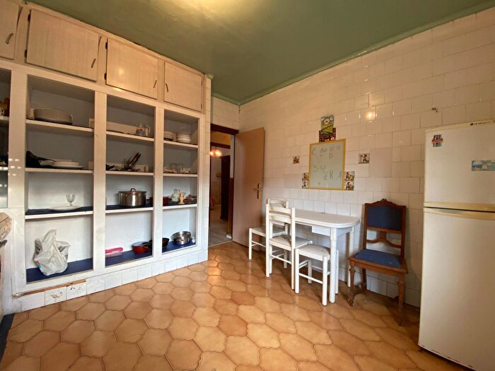 Casas en venta y pisos alquiler - 3